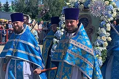 Российская молодежь борется, чтобы попасть в священники. Почему?