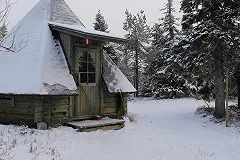 «Семья отмечала праздник»: на Урале трёхлетняя девочка насмерть замерзла в сенях частного дома