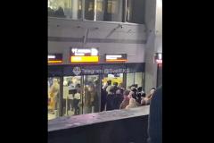 Екатеринбуржцы застряли в гигантских очередях на железнодорожном вокзале