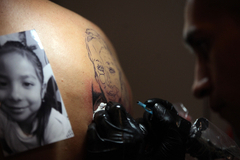 Татуировка повышает риск отказа в приеме на работу