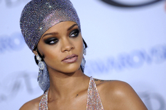 Рианна пришла на модную церемонию в прозрачном платье