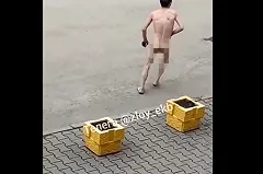 Голых мужчин вновь заметили на улицах Екатеринбурга