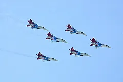 Авиашоу в Арамиле: за полётом «Стрижей» наблюдали 15 тысяч человек