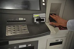 Греф назвал сроки введения обслуживания в Сбербанке без паспортов