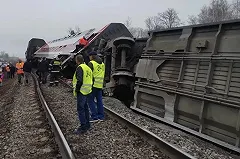 Пассажирский поезд, полный детских групп, сошел в рельсов под Ульяновском по пути на Урал