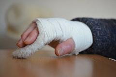 В российской больнице мужчине с переломом руки диагностировали беременность