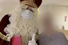 В доме престарелых 18 человек погибли от коронавируса из-за выступления аниматора