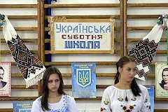 Харьковским учителям грозит увольнение за фото под портретом Путина