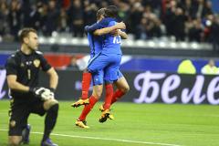 Футбольная сборная России пропустила четыре мяча от Франции