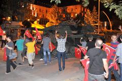 Страшная ночь в Турции: 60 погибших, огонь в небе и на земле
