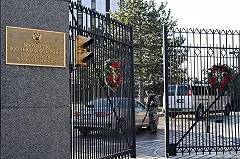 Выдворяемые из США дипломаты столкнулись с трудностями при покупке билетов