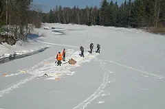 В области для предотвращения заторов начаты работы по подрывам и бурению льда