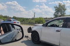 На выезде из Екатеринбурга образовалась километровая пробка из-за аварии