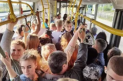 Между Екатеринбургом и Верхней Пышмой остановилось движение трамваев из-за лобового ДТП (видео)