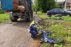 В Нижнем Тагиле мусоровоз задавил 4-летнюю девочку, которая упала с велосипеда
