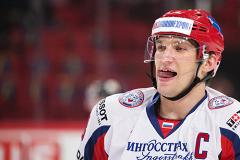 За 500 заброшенных шайб в НХЛ Александр Овечкин получил золотую клюшку