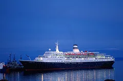 На Мадейре спасли пытавшуюся вплавь настичь круизный лайнер туристку