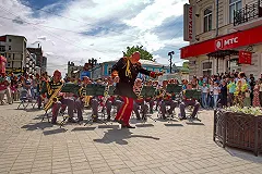 На улице Толмачева могут установить золотой навес и сделать три площади