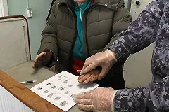 Затушившая венком Вечный огонь свердловчанка задержана