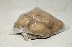 Малоимущие россияне получат 10 тысяч рублей на продуктовые карточки