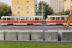 В Екатеринбурге трамвай сошёл с рельсов, потому что их случайно закатали под асфальт