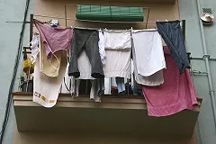 Большинство свердловчан стали меньше есть, пить и хуже одеваться