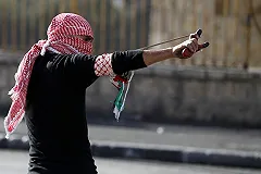 Житель Екатеринбурга вычислил стрелявшего по автомобилю его жены из рогатки