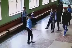 Появились кадры избиения пятиклассника отцом второклассника в челябинской школе