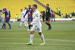 Андрей Аршавин побрил налысо проспорившего ему казахстанского журналиста