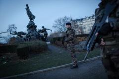 Во Франции у солдат украли винтовки, пока они обедали в McDonald’s