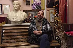 Драматург Николай Коляда рассказал, что одевается в эконом-магазине