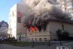 На Красноармейской горит дом