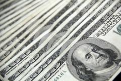 Свердловские экономисты призвали отказаться от покупки долларов и евро