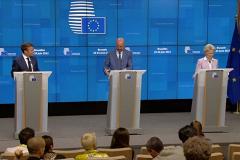 Лидеры стран ЕС предоставили Украине и Молдавии статус кандидатов в члены ЕС