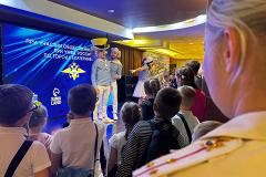 УМВД Екатеринбурга организовало праздничный концерт для первоклашек подшефного детского дома (ФОТО)
