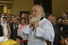 СМИ: Патриарх Кирилл снял сан со священника Алексея Новожилова