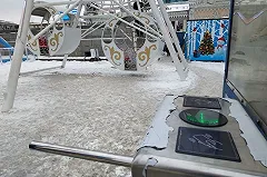 Жители Ботаники поссорились из-за «чужих» на катке в их дворе