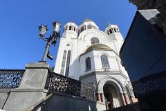 В Екатеринбурге сотни людей собрались в Храме на Крови