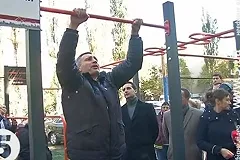 Виталий Кличко обиделся и доказал, что он не «сосиска»