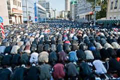 Мусульмане отмечают праздник Ураза-байрам. Путин направил свои поздравления