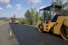 Екатеринбуржец пожаловался Путину на ремонт моста по Малышева лопатами для снега