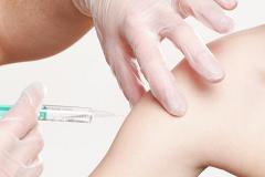 Бесплатную прививку от гриппа можно будет поставить в торговых центрах