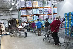 «Are you f***ing serious?». Жительница Канады рассказала о местной магазинной панике