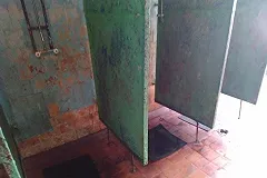 Урбанист Варламов сравнил душевую в общежитии УрФУ с декорациями к хоррору