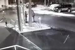 В Свердловской области неадекватный мужчина избил прохожего до состояния комы