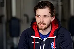 Российского хоккеиста в Финляндии заставили заклеить флаг РФ на шлеме