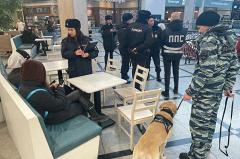 Полиция Екатеринбурга проверила торговые центры, где собирается молодежь