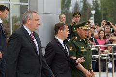 Рогозин посоветовал японцам сделать харакири после посещения Медведевым Курил