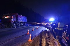 На свердловской трассе Nexia на огромной скорости залетела под самосвал. В ДТП погибли два человека