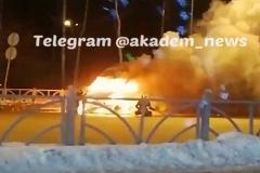 В Екатеринбурге во время движения загорелась «Газель»